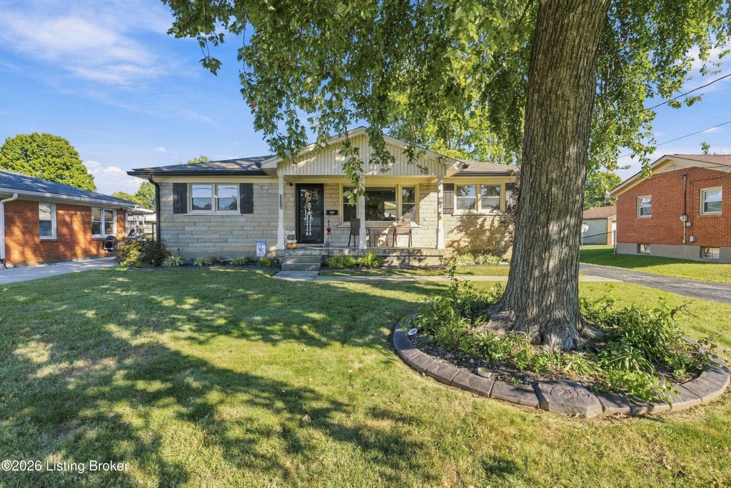 Photo of 7205 Lorenzo Ln, Louisville, KY 40228 (MLS # 1732332)