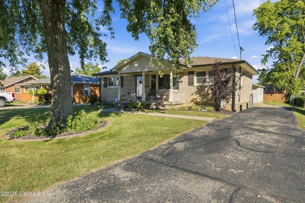 Photo of 7205 Lorenzo Ln, Louisville, KY 40228 (MLS # 1732332)