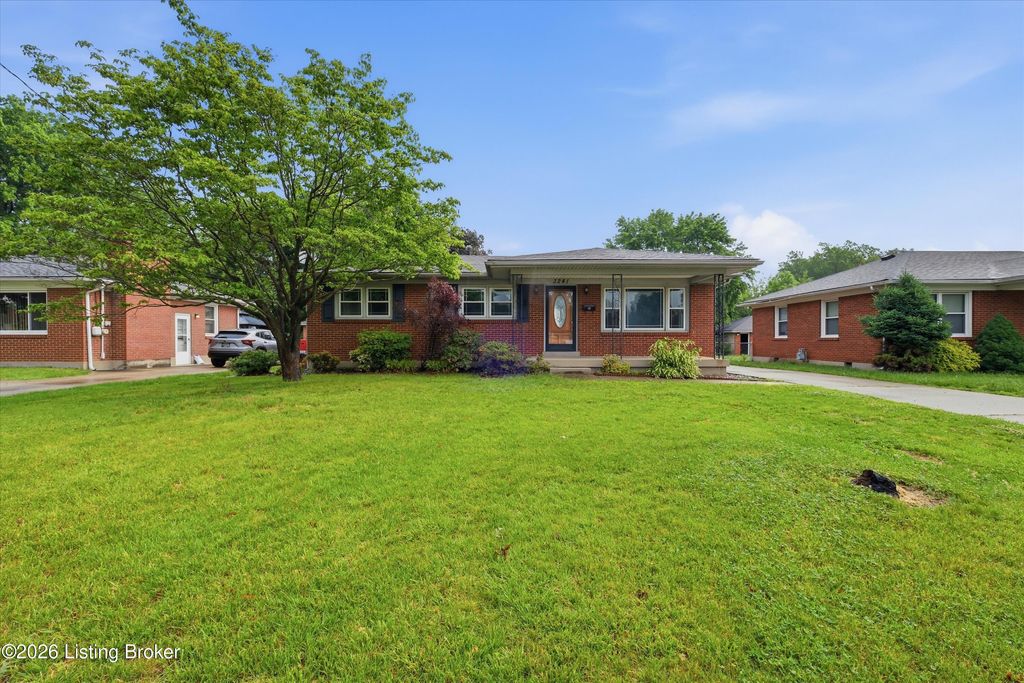 Photo of 3241 Poplar View Dr, Louisville, KY 40216 (MLS # 1715940)