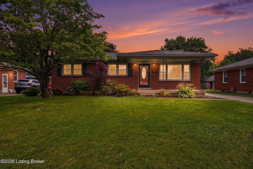 Photo of 3241 Poplar View Dr, Louisville, KY 40216 (MLS # 1715940)