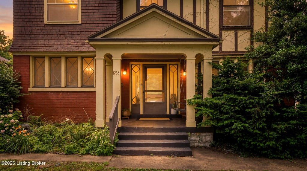 Photo of 1238 Ormsby Ct, Louisville, KY 40203 (MLS # 1726842)