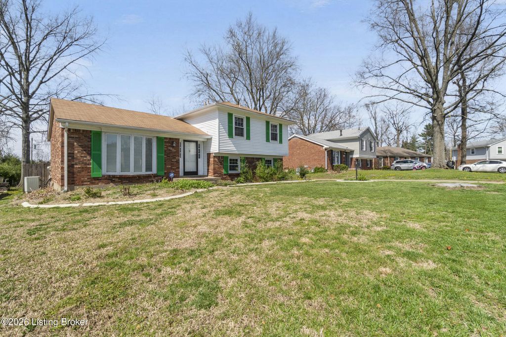 Photo of 5010 Volney Ct, Louisville, KY 40291 (MLS # 1712762)