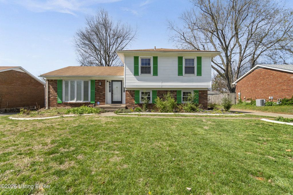 Photo of 5010 Volney Ct, Louisville, KY 40291 (MLS # 1712762)