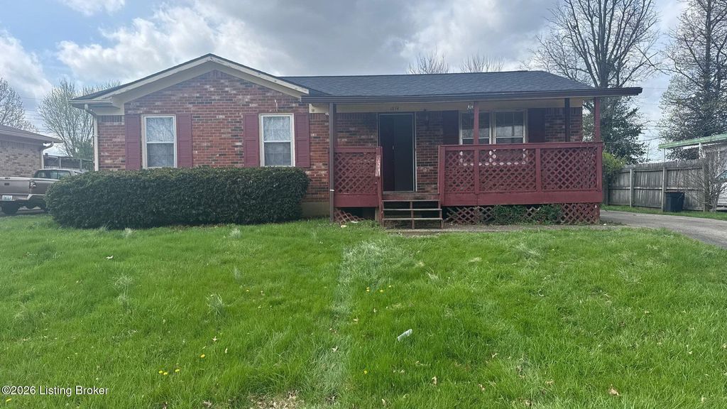 Photo of 1814 Oakwood Dr, Shelbyville, KY 40065 (MLS # 1715809)