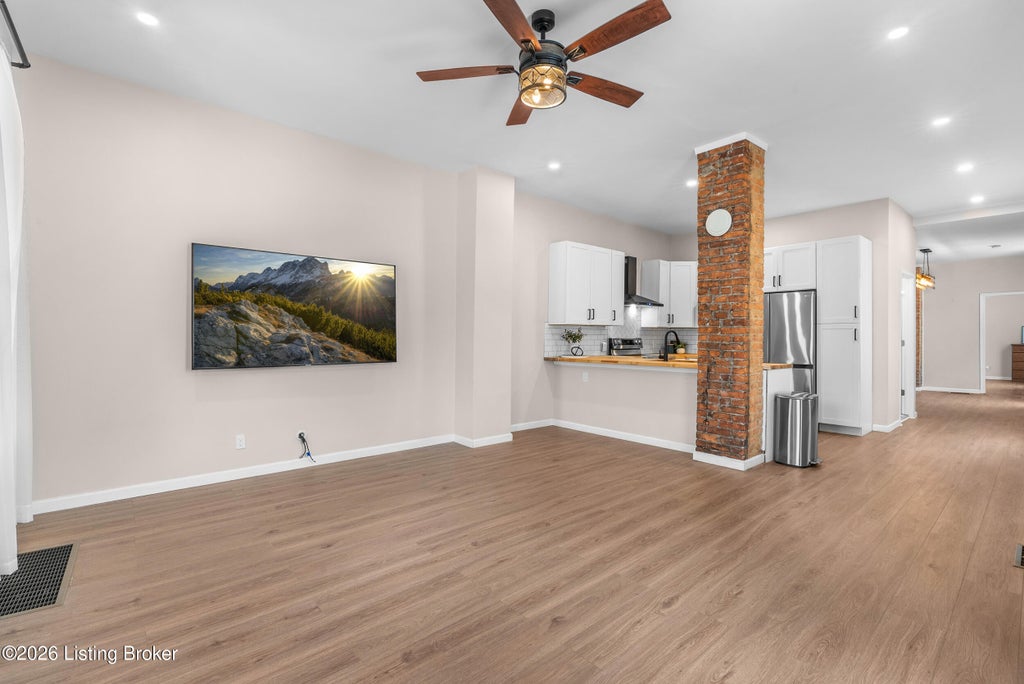 Photo of 325 E 14th St, New Albany, IN 47150 (MLS # 1732803)