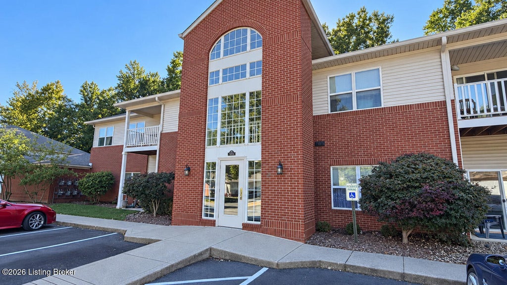 Photo of 9106 Hawthorne Pointe Dr #101, Louisville, KY 40272 (MLS # 1730566)