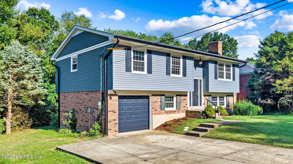 Photo of 1123 Meadowridge Trail, Goshen, KY 40026 (MLS # 1699938)