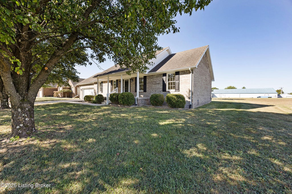 Photo of 104 Glenview Dr, Bardstown, KY 40004 (MLS # 1730827)