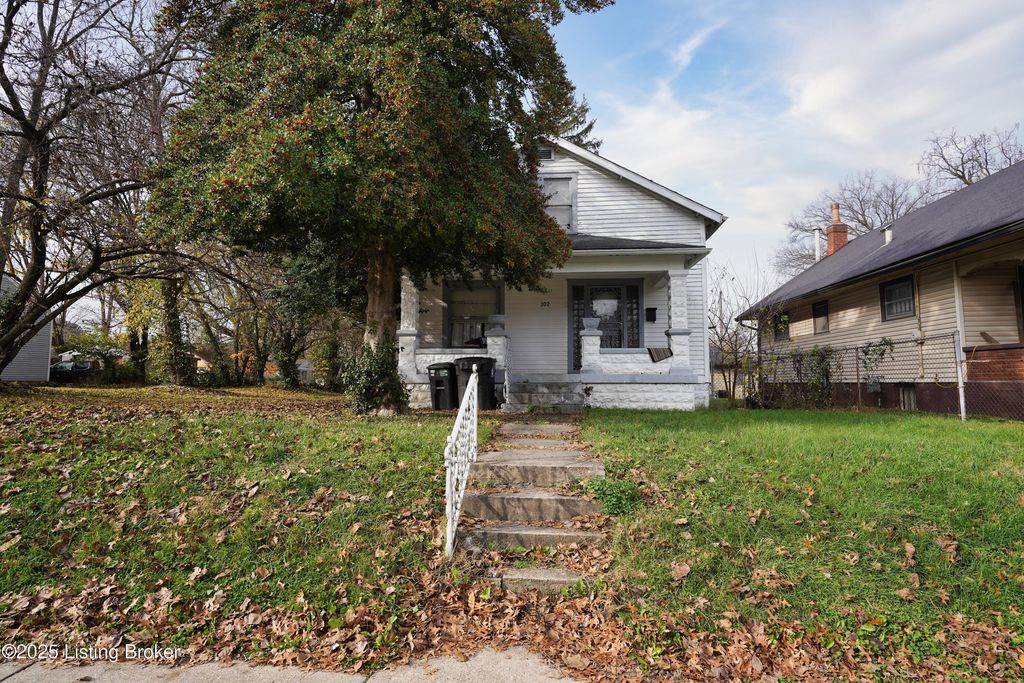 Photo of 102 S 34th St, Louisville, KY 40212 (MLS # 1705933)
