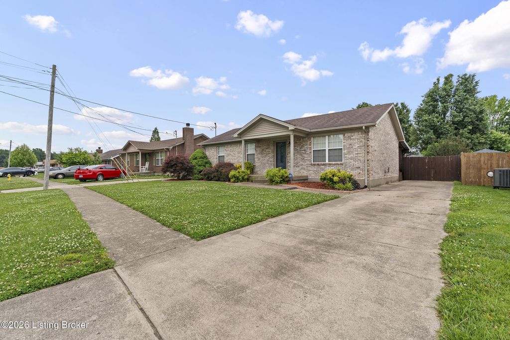 Photo of 208 Wild Way, Louisville, KY 40229 (MLS # 1718564)