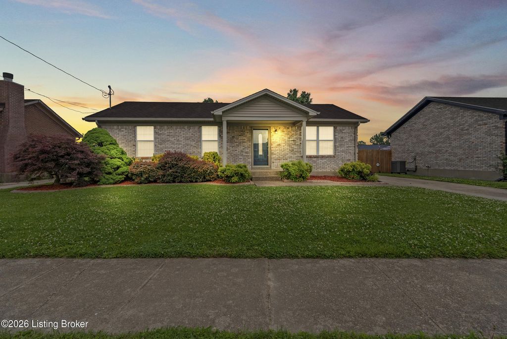Photo of 208 Wild Way, Louisville, KY 40229 (MLS # 1718564)