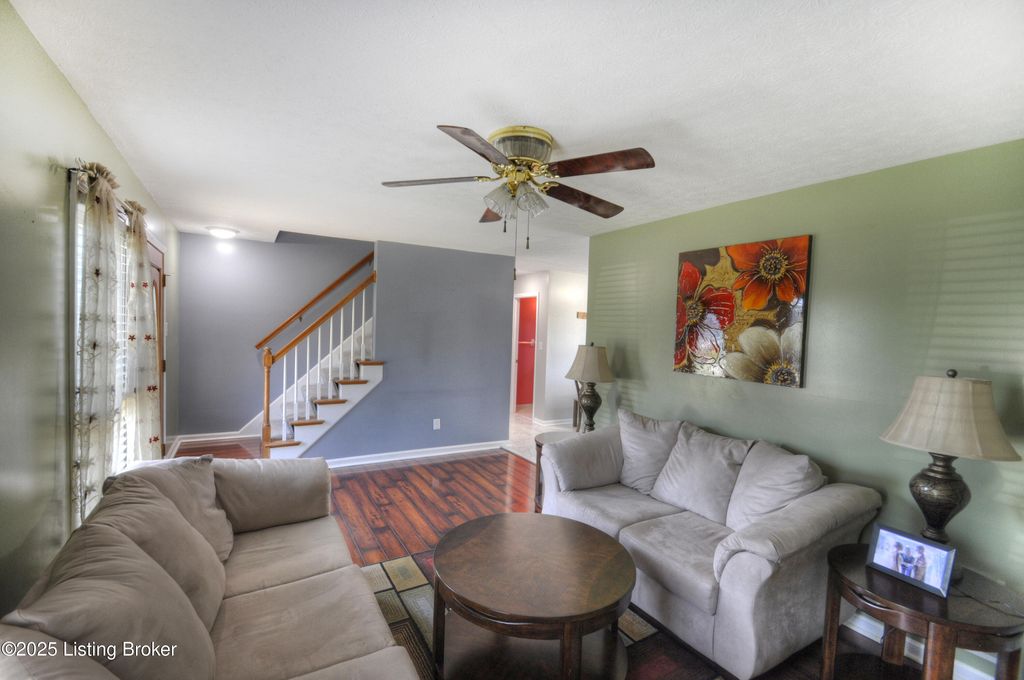 Photo of 5910 Full Moon Ct, Louisville, KY 40216 (MLS # 1710094)