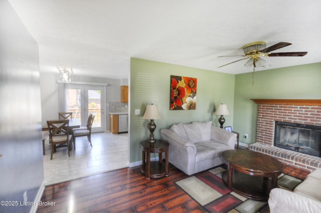 Photo of 5910 Full Moon Ct, Louisville, KY 40216 (MLS # 1710094)