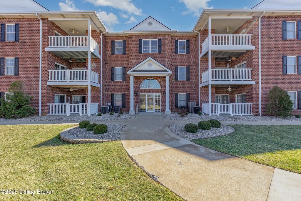 Photo of 141 Chase Way #207, Elizabethtown, KY 42701 (MLS # 1709691)