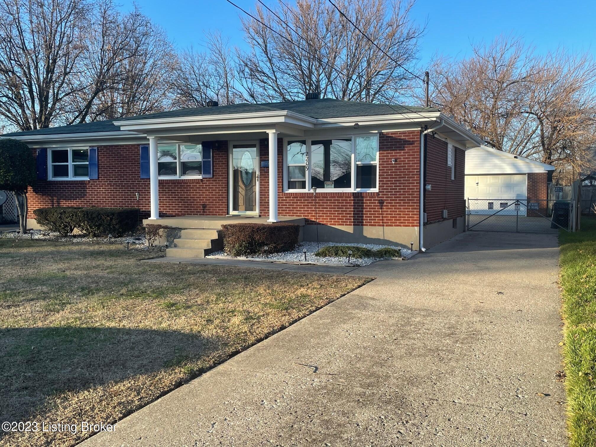 Photo 1 of 18 — 2209 Deveron Dr, Louisville, KY 40216