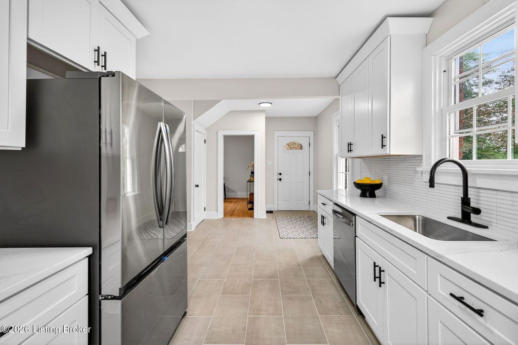 Photo of 10117 Whipps Mill Rd, Louisville, KY 40223 (MLS # 1707444)