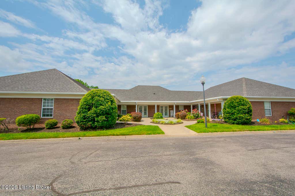 Photo of 8421 Elsie Ct, Louisville, KY 40228 (MLS # 1725840)