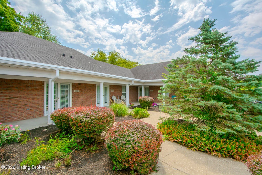 Photo of 8421 Elsie Ct, Louisville, KY 40228 (MLS # 1725840)