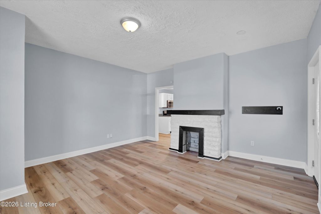 Photo of 3625 Woodruff Ave, Louisville, KY 40215 (MLS # 1714004)