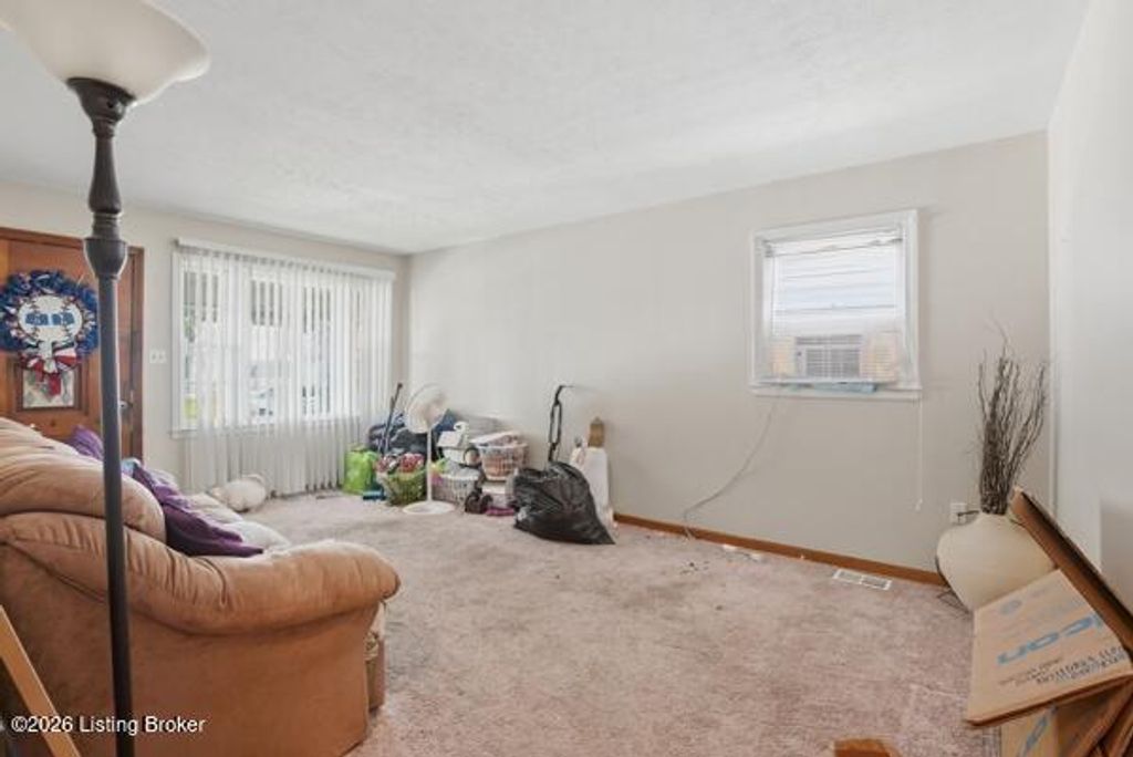 Photo of 3723 Warren Ave, Louisville, KY 40215 (MLS # 1718996)