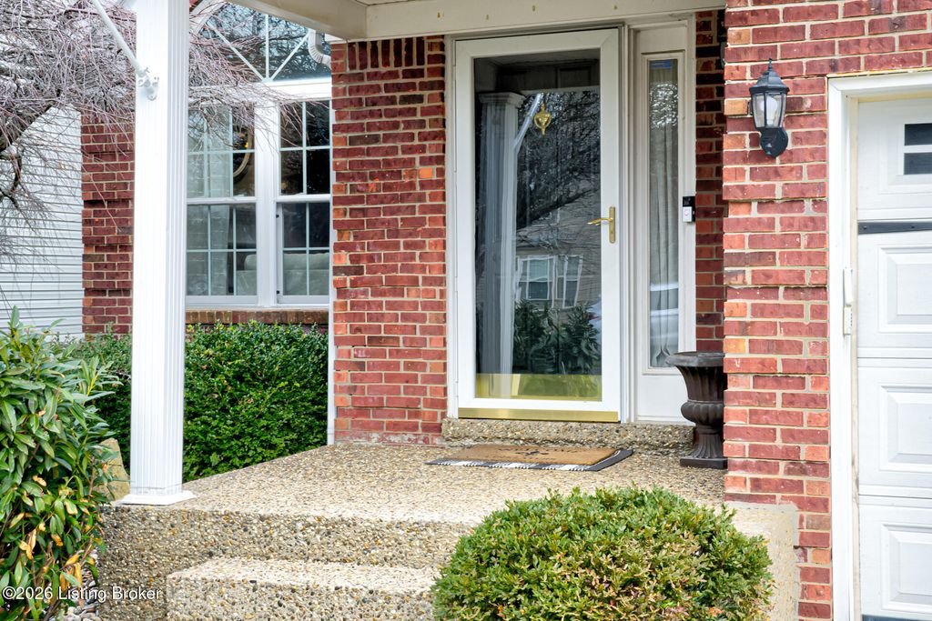 Photo of 724 Eastgate Village Pl, Louisville, KY 40223 (MLS # 1705975)