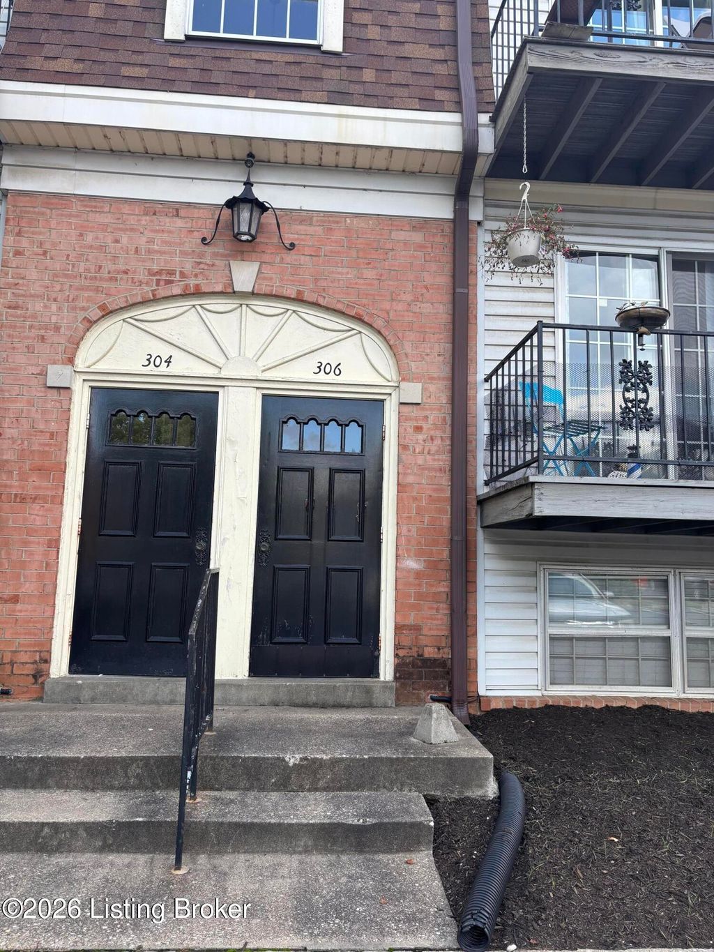 Photo of 306 Chanel Ct #APT 4, Louisville, KY 40218 (MLS # 1718571)