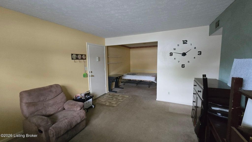 Photo of 306 Chanel Ct #APT 4, Louisville, KY 40218 (MLS # 1718571)