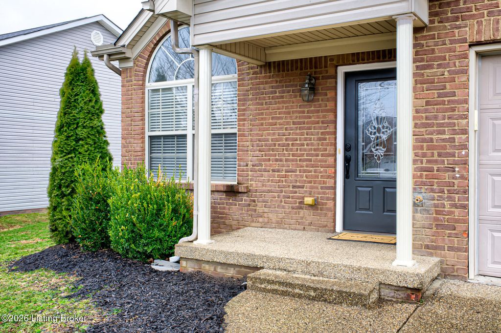 Photo of 816 Hackney Ln, Shelbyville, KY 40065 (MLS # 1707054)