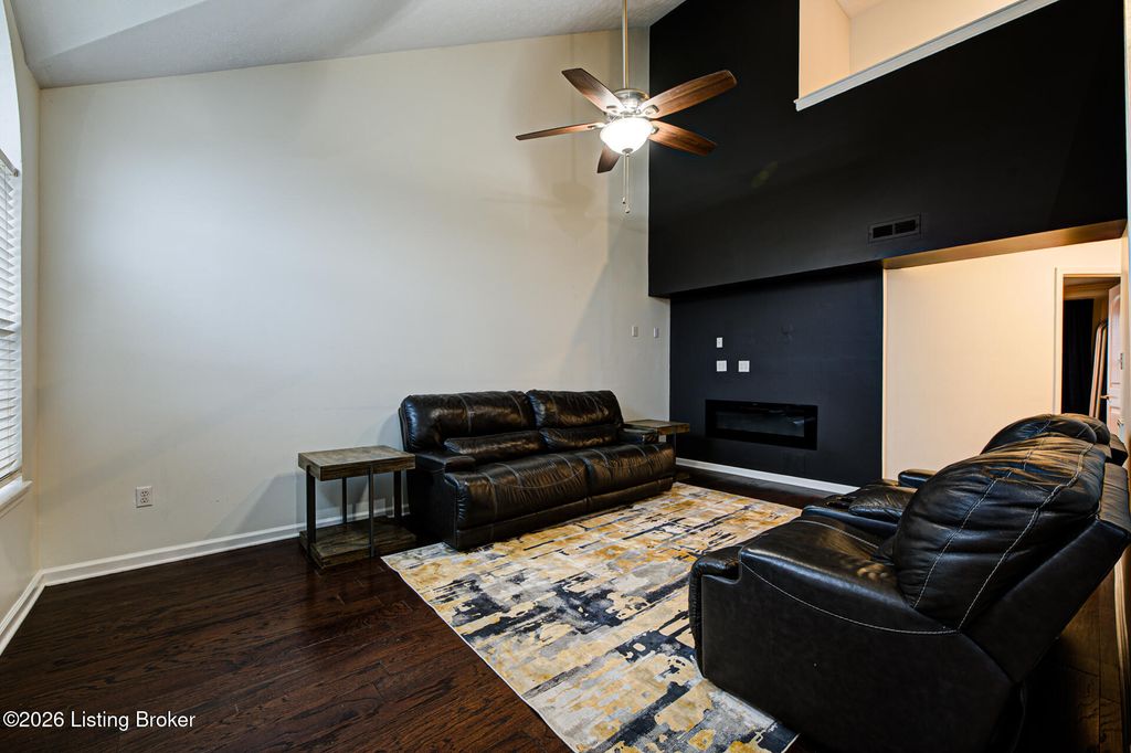 Photo of 816 Hackney Ln, Shelbyville, KY 40065 (MLS # 1707054)