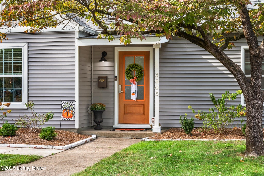 Photo of 3505 Nanz Ave, Louisville, KY 40207 (MLS # 1731693)