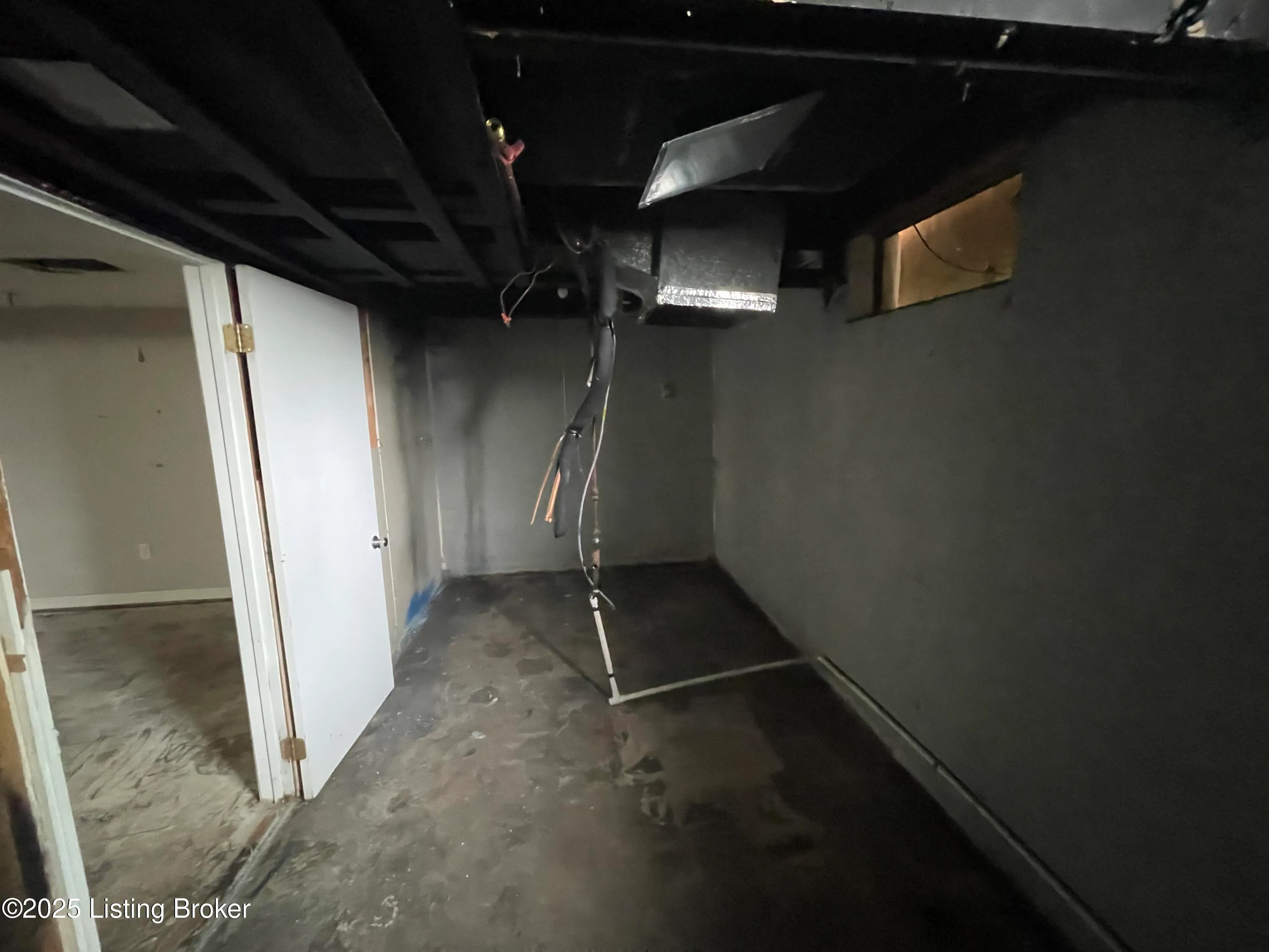 Louisville, Kentucky 40216, United States, 3 Bedrooms Bedrooms, ,2 BathroomsBathrooms,Residential,Active,225002