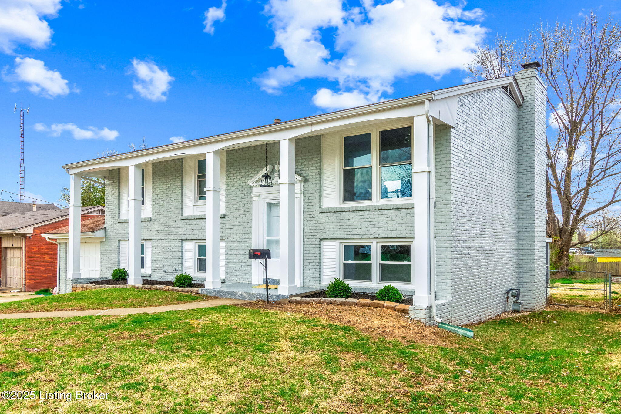 7007 Green Manor Dr, Louisville, Kentucky image 1