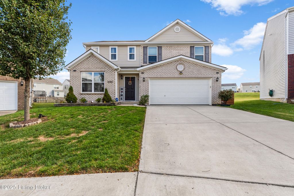 Photo of 6783 Brittany Oak Dr, Louisville, KY 40229 (MLS # 1707928)