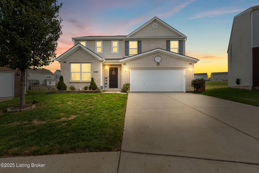 Photo of 6783 Brittany Oak Dr, Louisville, KY 40229 (MLS # 1707928)