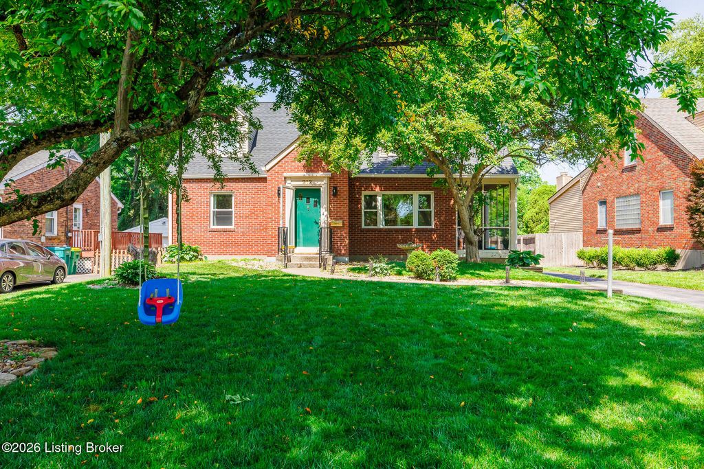 Photo of 212 Sage Rd, Louisville, KY 40207 (MLS # 1718984)