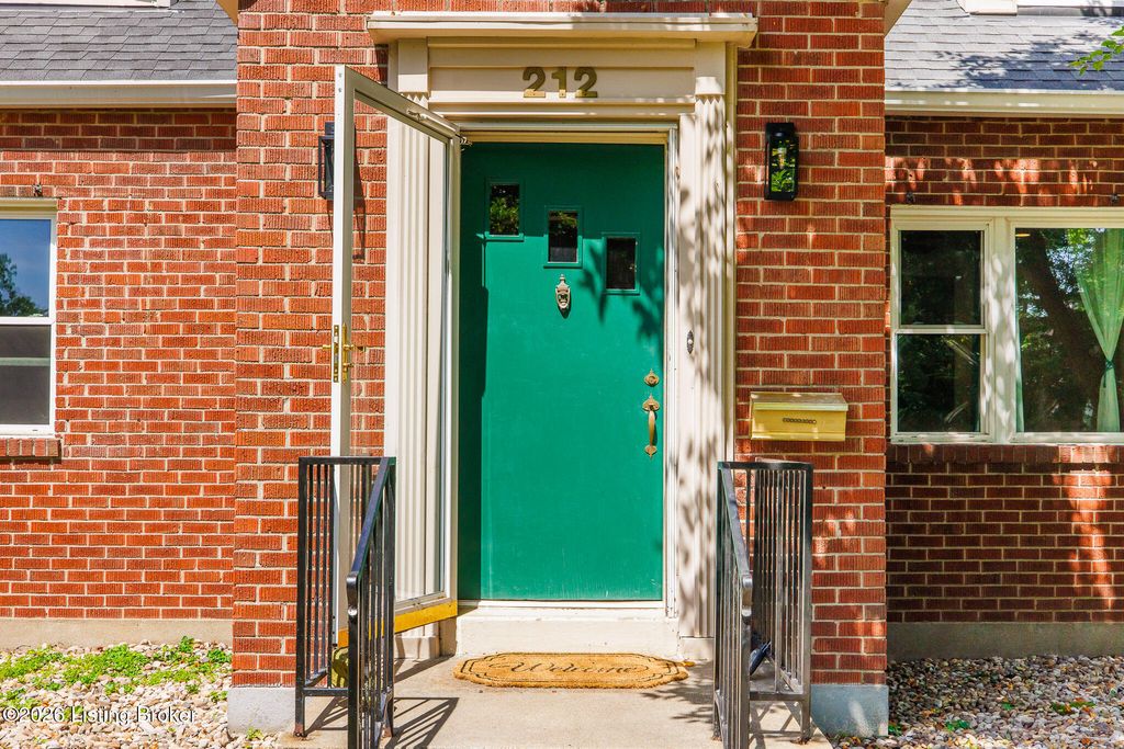 Photo of 212 Sage Rd, Louisville, KY 40207 (MLS # 1718984)