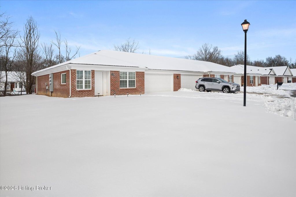 Photo of 6700 Woods Mill Dr, Louisville, KY 40272 (MLS # 1708141)