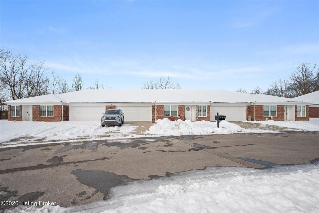 Photo of 6700 Woods Mill Dr, Louisville, KY 40272 (MLS # 1708141)