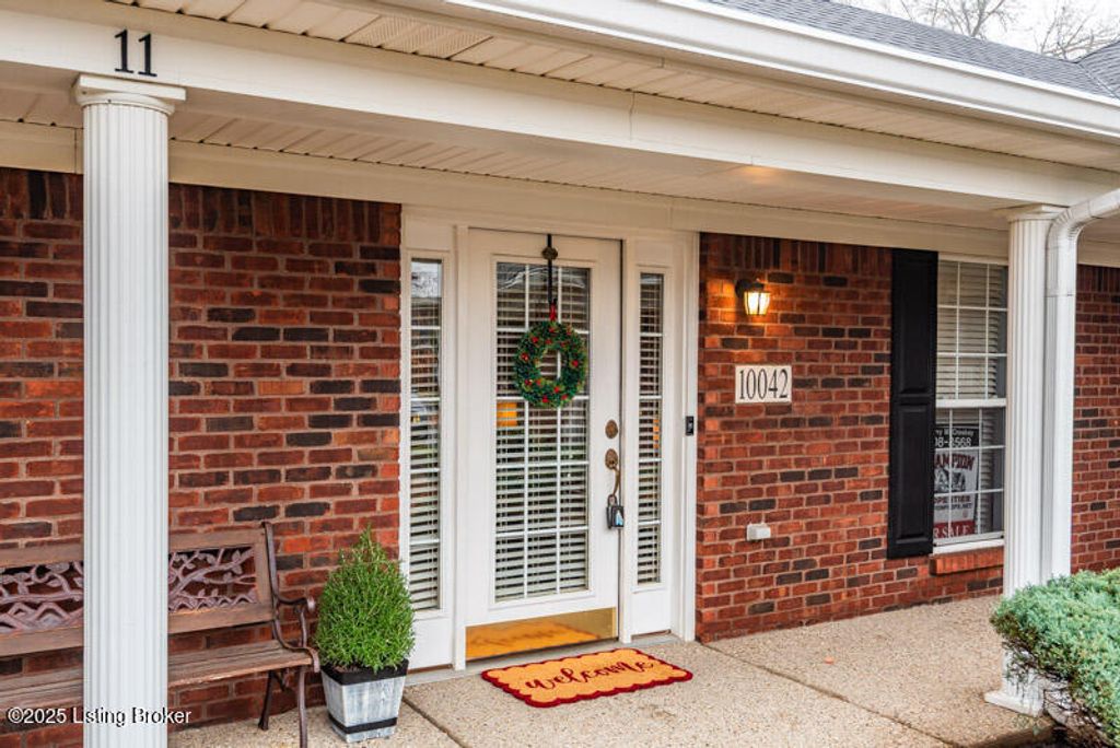 Photo of 10042 Chenoweth Vista Way, Louisville, KY 40299 (MLS # 1704001)