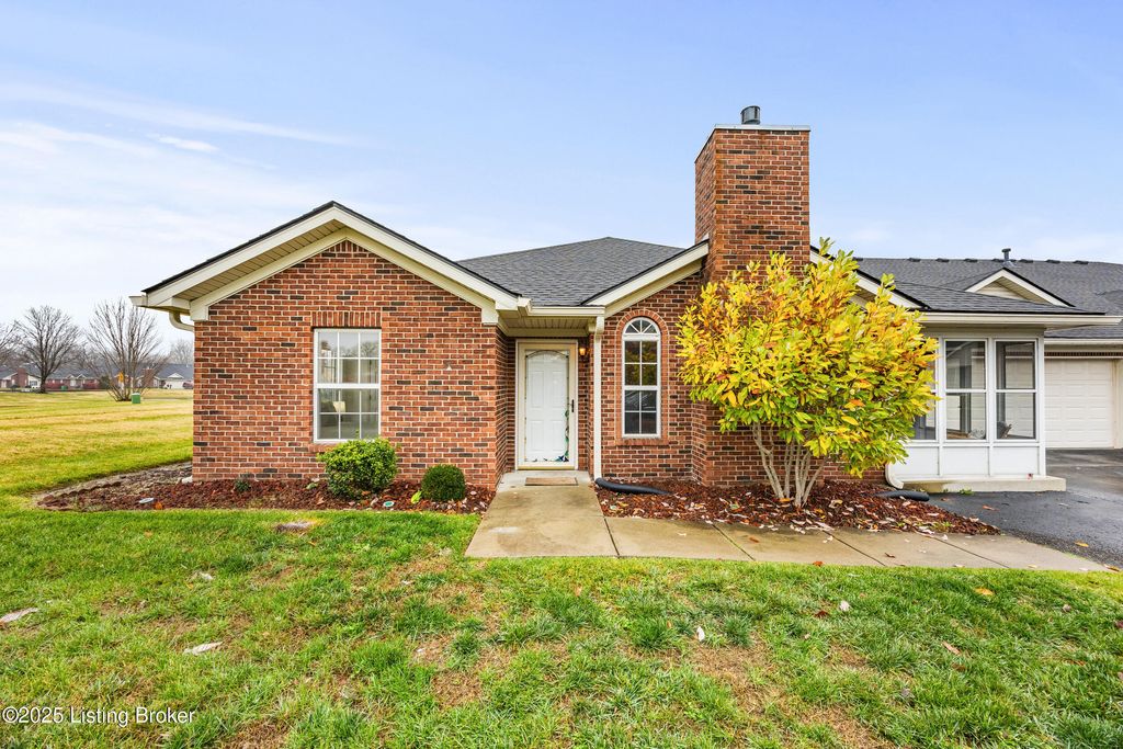 Photo of 11403 Ridge Lake Dr, Louisville, KY 40272 (MLS # 1704283)