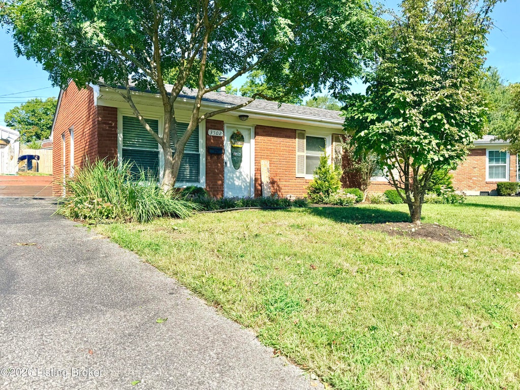 Photo of 3502 Charlane Pkwy, Jeffersontown, KY 40299 (MLS # 1729092)