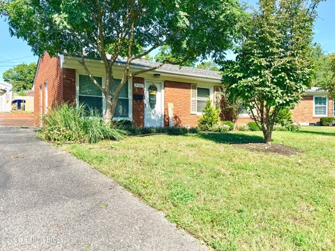 Photo of 3502 Charlane Pkwy, Jeffersontown, KY 40299 (MLS # 1729092)
