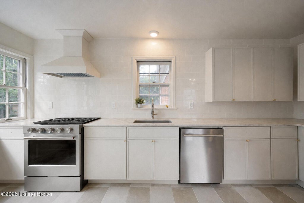 Photo of 4609 Tween Rd, Louisville, KY 40207 (MLS # 1729180)