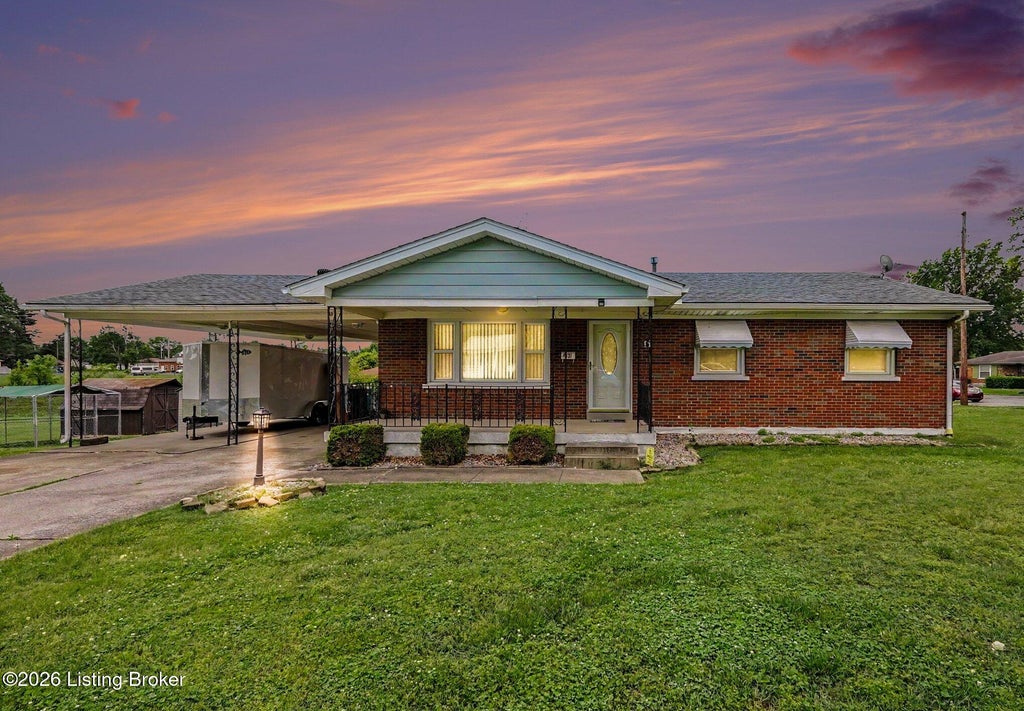 Photo of 4631 Idle Hour Dr, Louisville, KY 40216 (MLS # 1718581)