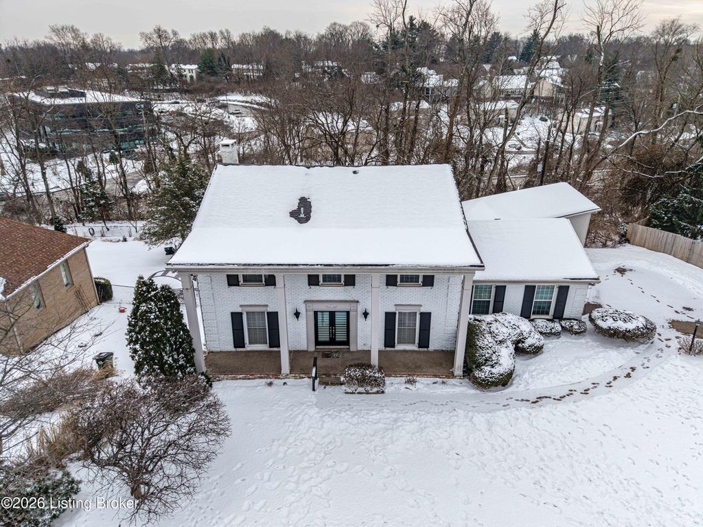 Photo of 5206 Moccasin Trail, Louisville, KY 40207 (MLS # 1710084)