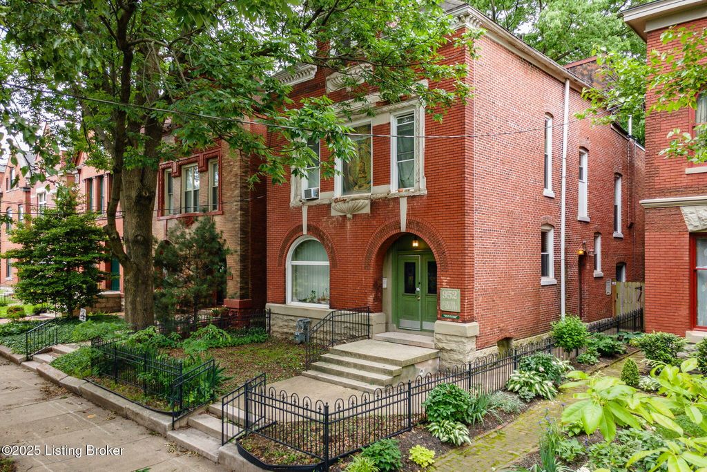 Photo of 952 S 6th St, Louisville, KY 40203 (MLS # 1704700)