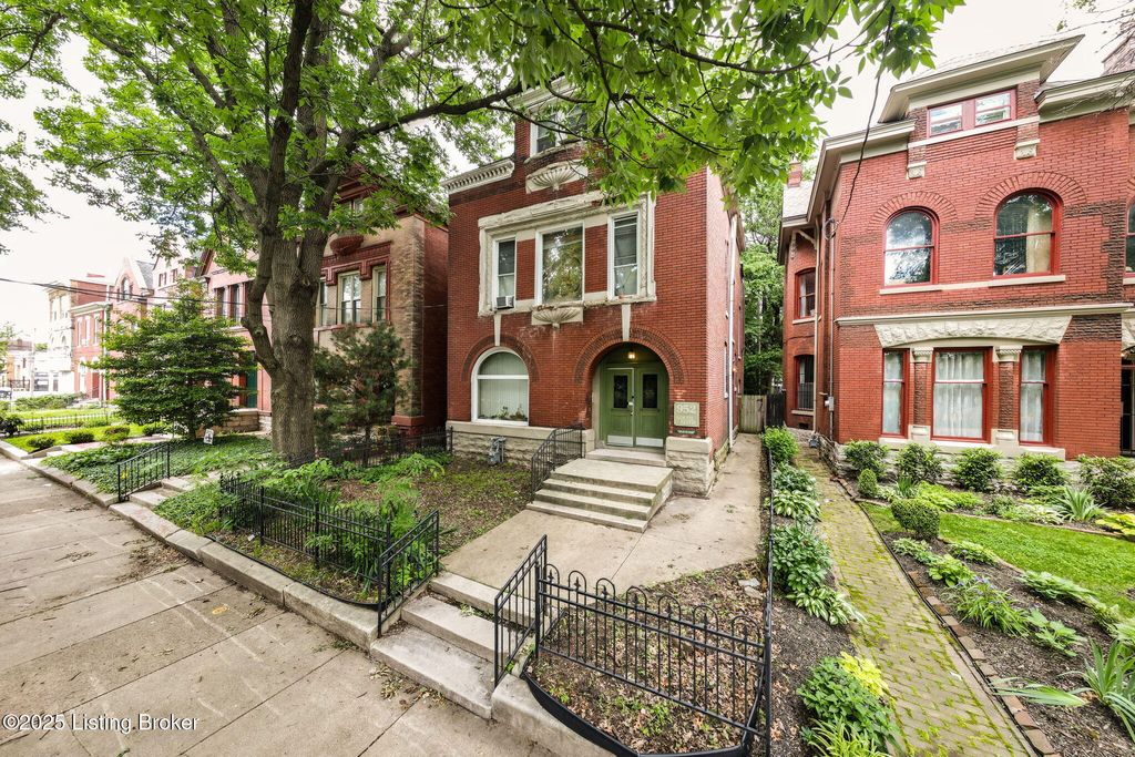Photo of 952 S 6th St, Louisville, KY 40203 (MLS # 1704700)