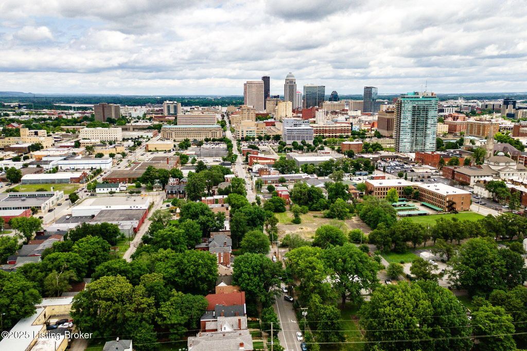 Photo of 952 S 6th St, Louisville, KY 40203 (MLS # 1704700)