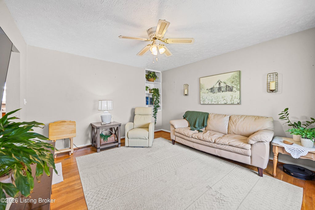 Photo of 445 Prairie Dr, Louisville, KY 40229 (MLS # 1728737)