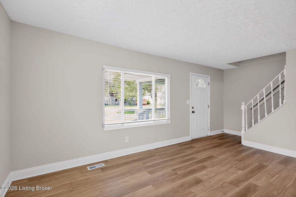 Photo of 2418 Donna Rd, Louisville, KY 40216 (MLS # 1714277)